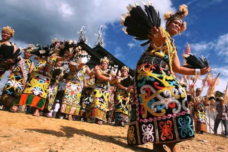 Tari Kancet Lasan: Keindahan dan Filosofi Tradisi Dayak Kenyah